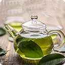 Зеленый чай Зеленый чай впервые появился в Китае около 5000 лет назад, распространился в Японии, Вьетнаме, Корее, Индонезии и Индии. В России зеленый чай появился в XVI веке, в Европе – в XVII. Зеленый чай пробовали выращивать в Средней Азии, в Крыму и на Кавказе. Сейчас зеленый чай производится в ...